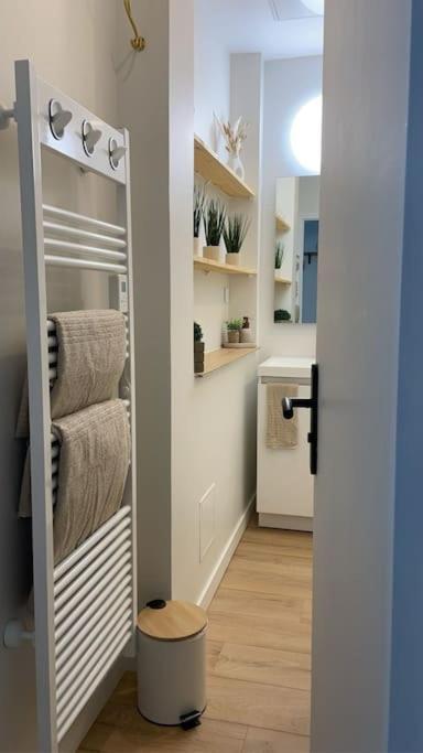 Joli Appartement Avec Parking - Proche Centre Ville Chartres Kültér fotó